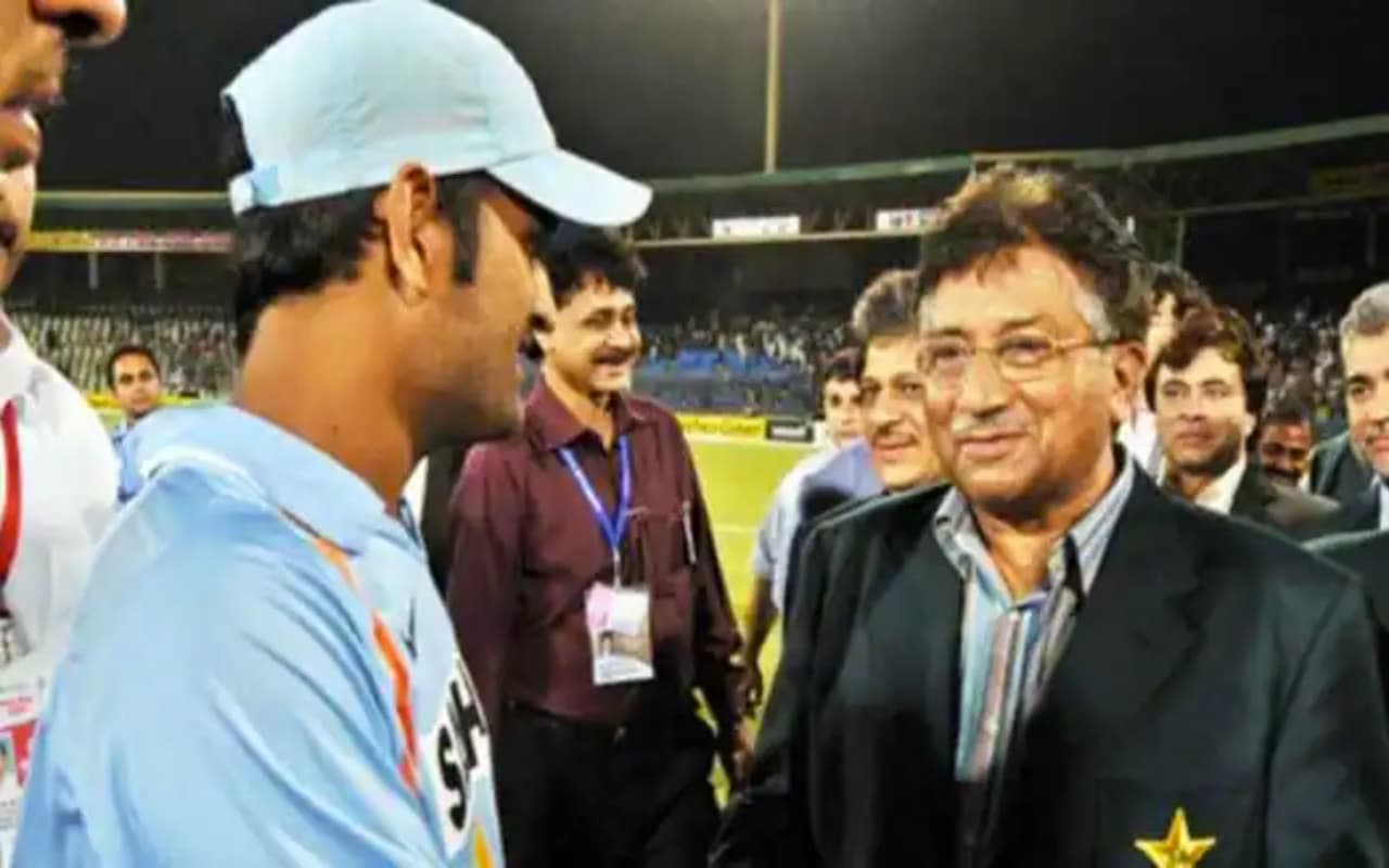 जब महेंद्र सिंह धोनी के लंबे बालों के फैन हुए थे परवेज मुशर्रफ, दी थी ये खास सलाह, देखें VIDEO