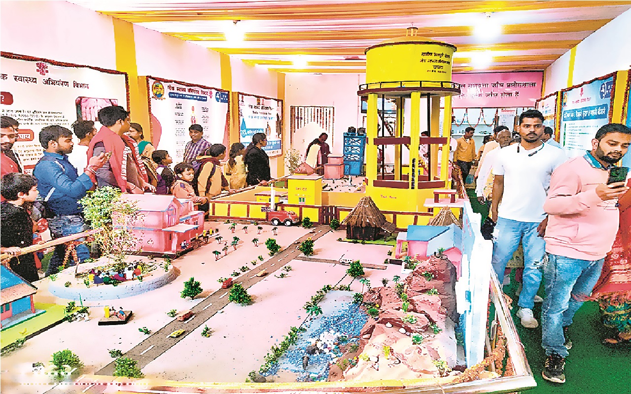 सोनपुर मेले में आकर्षण का केंद्र बना PHED का स्टॉल, लोगों को मिल रही जल जांच की सुविधा