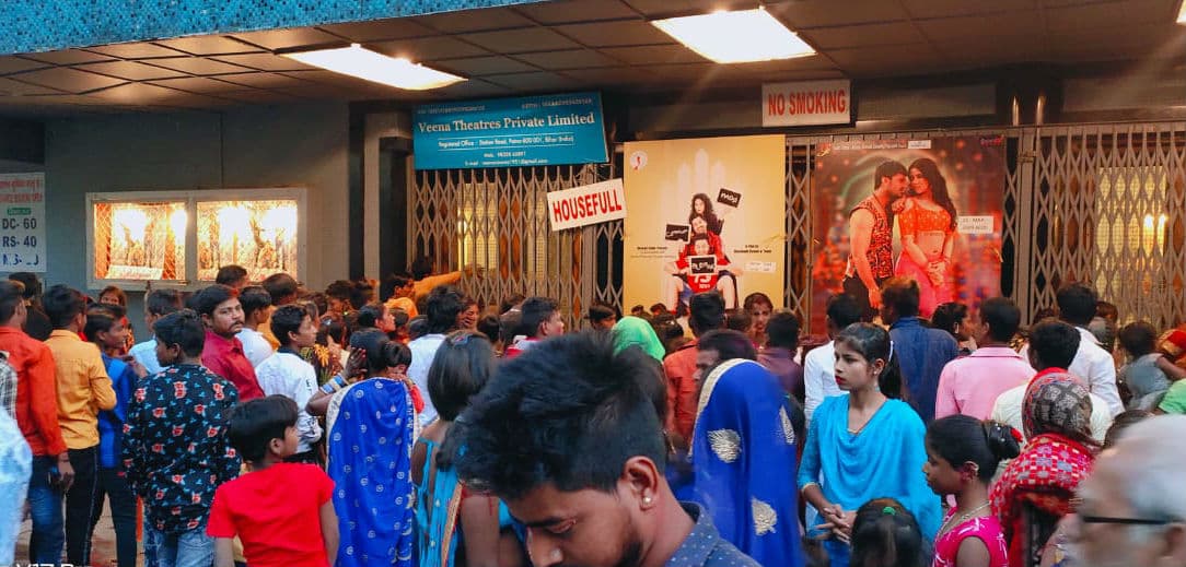 Khesari Lal Yadav की फ़िल्म ‘मेहंदी लगाके…’ की धमाकेदार शुरुआत, सभी शोज हाउसफुल
