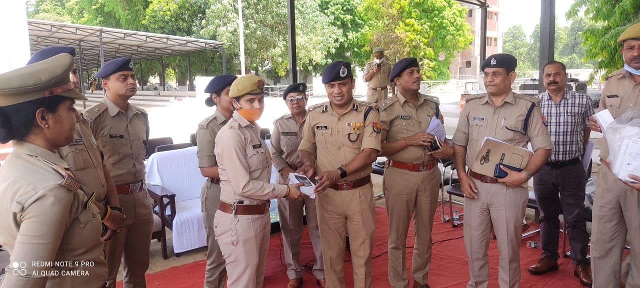 लखनऊ में पिंक बूथ में तैनात महिला सिपाहियों का किया गया सम्मान, बताया गया बेहतर पुलिसिंग करने का ‘तरीका’
