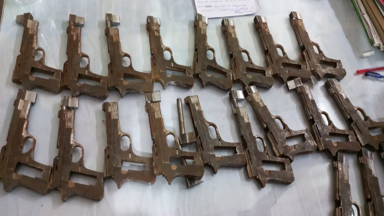 बिहार: मुंगेर से तस्करी कर गोरखपुर जा रहा हथियारों का जखीरा, 21 अर्द्धनिर्मित पिस्टल के साथ दो गिरफ्तार