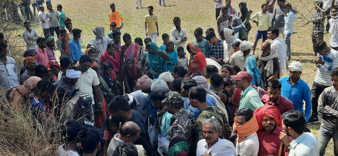 Jharkhand Crime News : बड़े बेटे की थी शादी, बेंगलुरु से कमा कर लौटा था गांव, झारखंड के पलामू में मिला शव, जांच कर रही पुलिस Jharkhand Crime News : बड़े बेटे की थी शादी, बेंगलुरु से कमा कर लौटा था गांव, झारखंड के पलामू में मिला शव, जांच कर रही पुलिस
