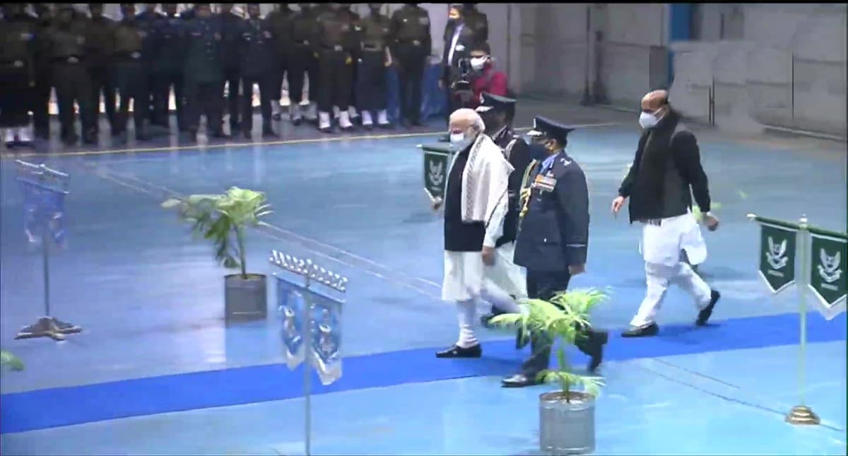 CDS Bipin Rawat News : बिपिन रावत को श्रद्धांजलि देने पालम एयरपोर्ट पहुंचे पीएम मोदी