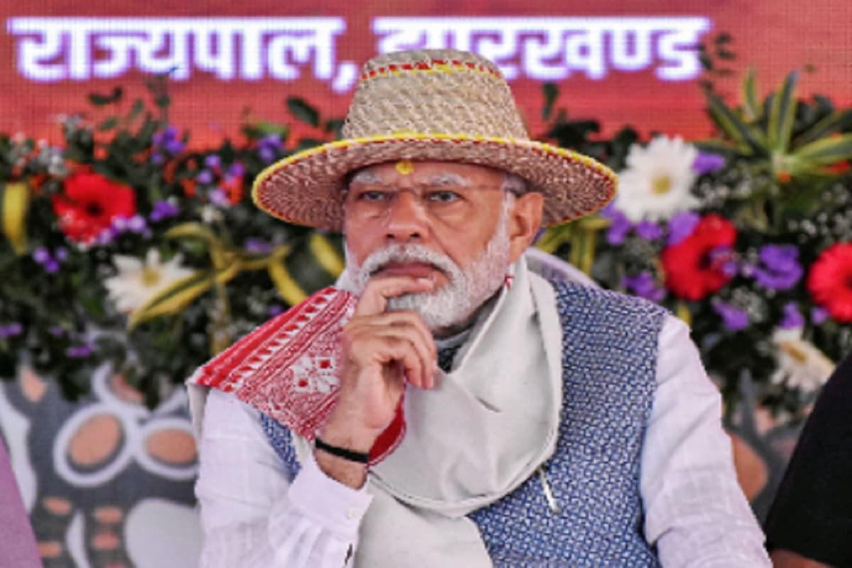 भगवान बिरसा के वंशज सुखराम से पीएम मोदी ने पूछा हालचाल, कहा- हम आपसे छोटे हैं