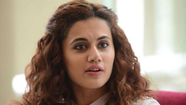 लॉकडाउन में ‘देसी जुगाड़’ से एसी चला रही हैं तापसी पन्नू, देखें वायरल हो रहा Video लॉकडाउन में ‘देसी जुगाड़’ से एसी चला रही हैं तापसी पन्नू, देखें वायरल हो रहा Video