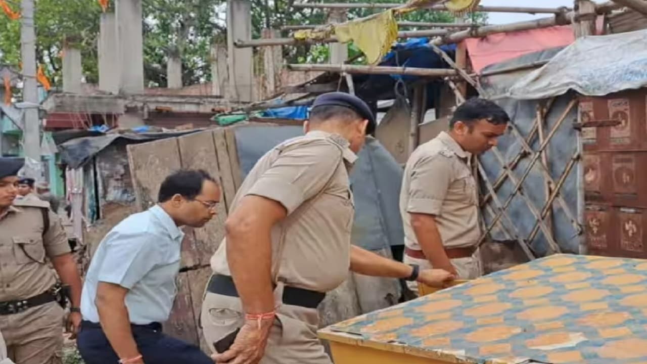 बिहार: छपरा में गश्ती पर निकले पुलिस वाहन को तेज रफ्तार ट्रक ने मारी टक्कर, एक की मौत, दो अस्पताल में भर्ती
