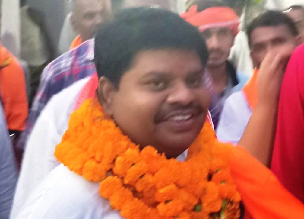 Bihar Election 2020: पहले चरण के मतदान से पहले आरा में जदयू विधायक के काफिले पर हमला, दिखाए गए काले झंडे