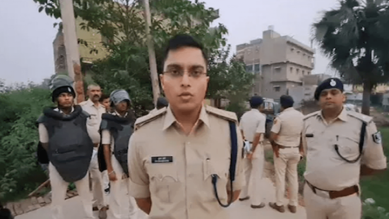 पटना में दो पक्षों के बीच हुई फायरिंग, पुलिस पर भी लोगों ने किया हमला, कई घायल