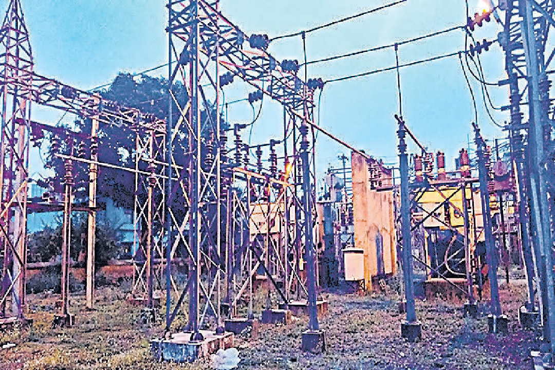 कटिहार में बिना सूचना के आठ घंटे कट रही बिजली से हालत दयनीय, 15 से 16 घंटे ही हो रही आपूर्ति