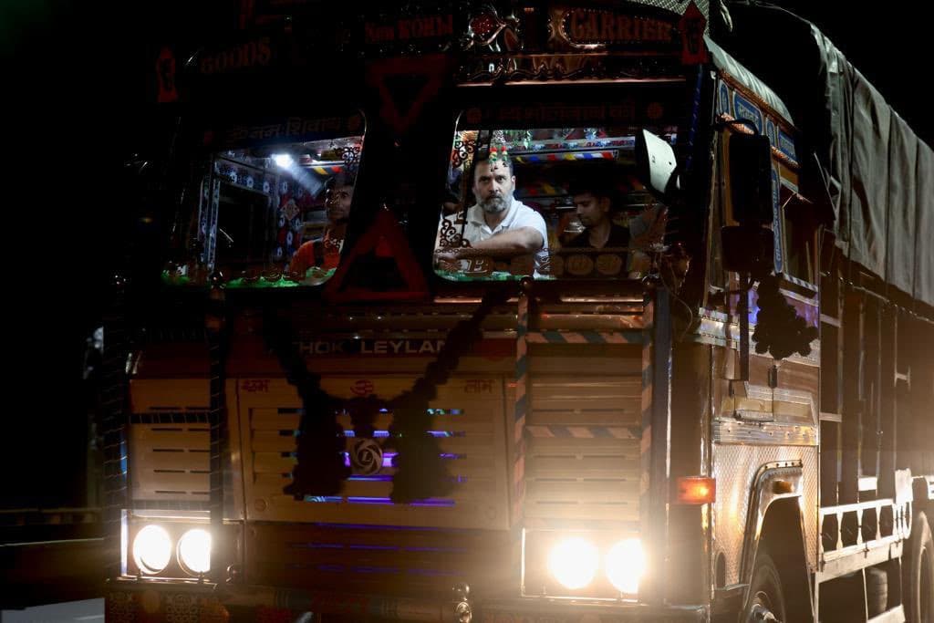 बाइक के बाद अब ट्रक की सवारी करते नजर आये राहुल गांधी, सुनी ट्रक चालकों के ‘मन की बात’