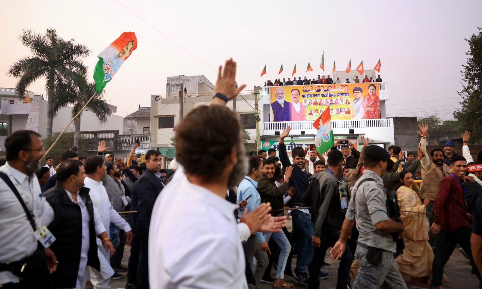 ‘भारत जोड़ो यात्रा’ : सर्दी की सुबह, भाजपा के लोगों को राहुल गांधी ने दिया ‘फ्लाइंग किस’, देखें PHOTO
