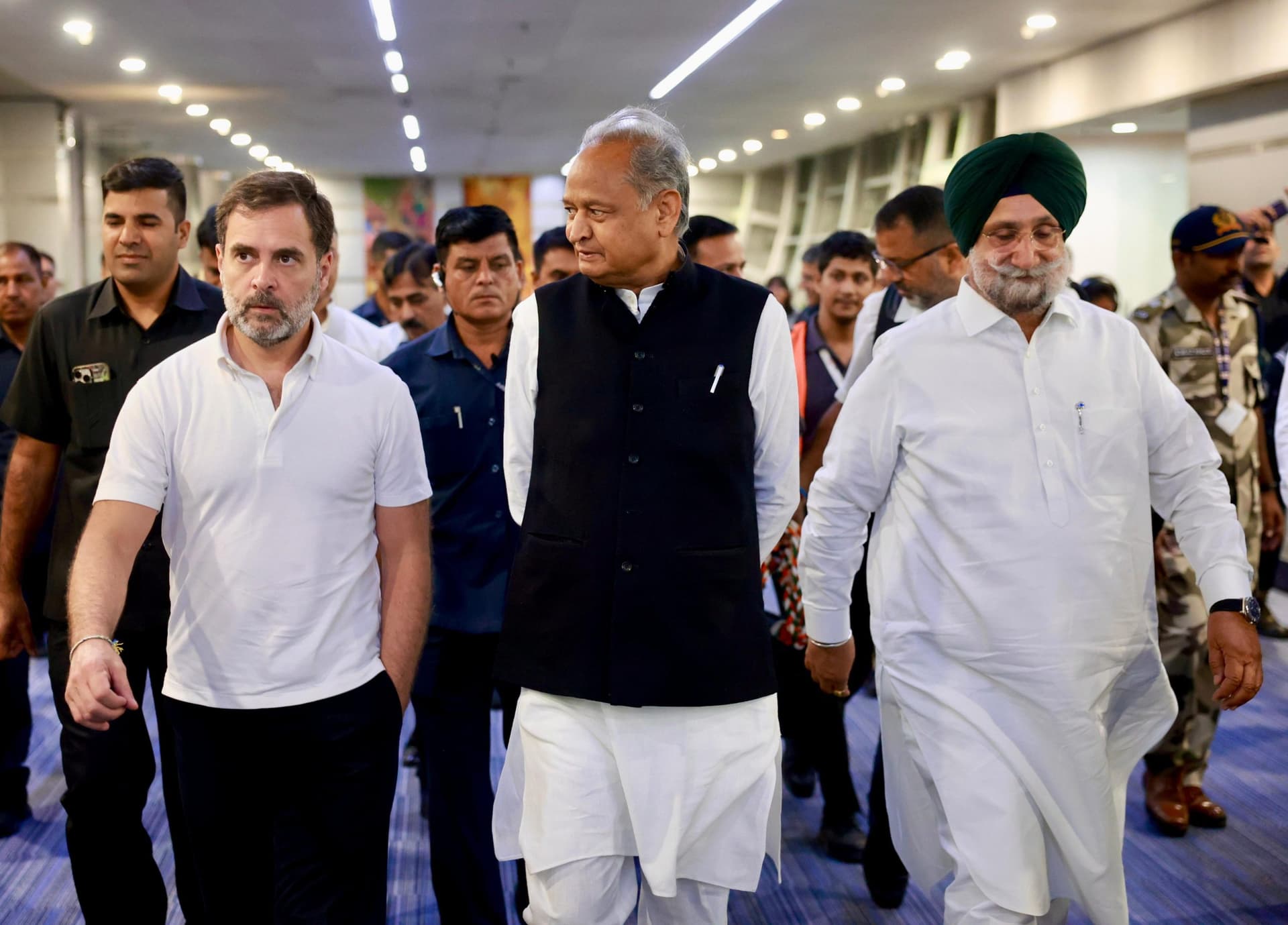 Rajasthan: जयपुर पहुंचे राहुल गांधी और खरगे, पार्टी कार्यकर्ताओं को करेंगे संबोधित, देंगे जीत का ‘मंत्र’