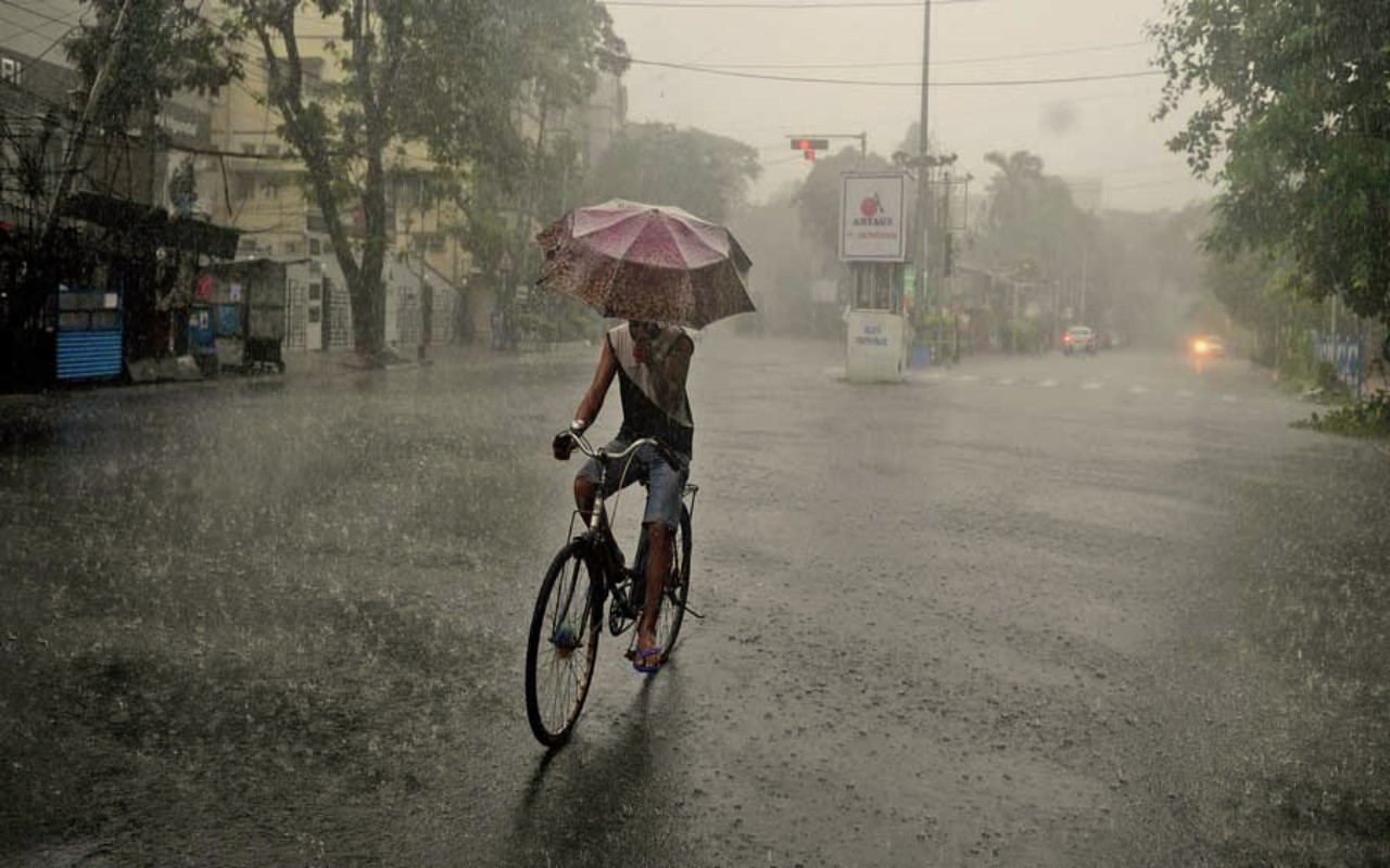 Weather Forecast: दिल्ली में अधिकतम तापमान 31 डिग्री सेल्सियस दर्ज, जानें अन्य राज्यों के मौसम का हाल