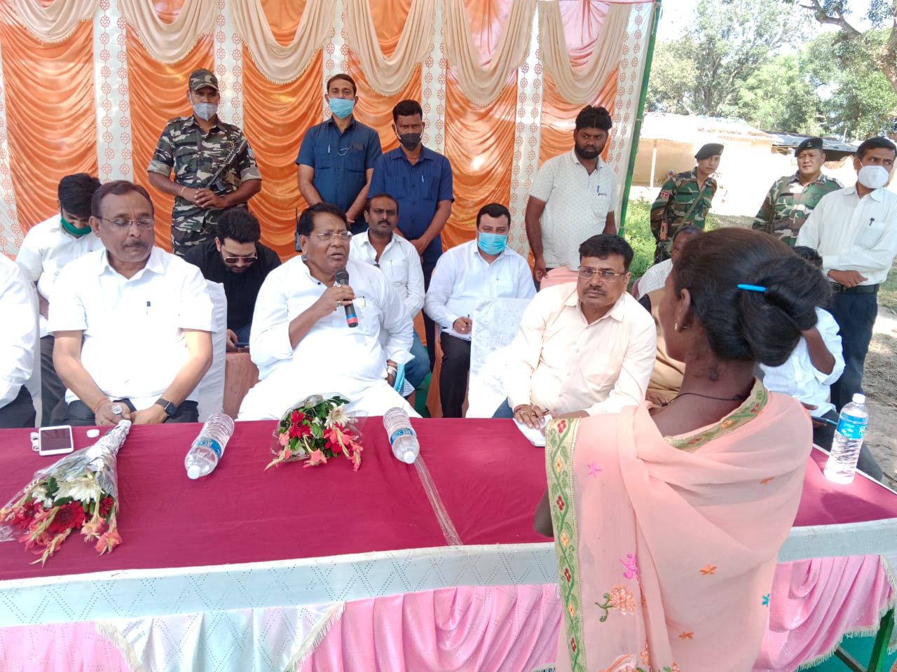 ग्रामीणों से रू-ब-रू हुए झारखंड के वित्त मंत्री रामेश्वर उरांव, कैंप लगाकर समस्याओं के समाधान का दिया निर्देश