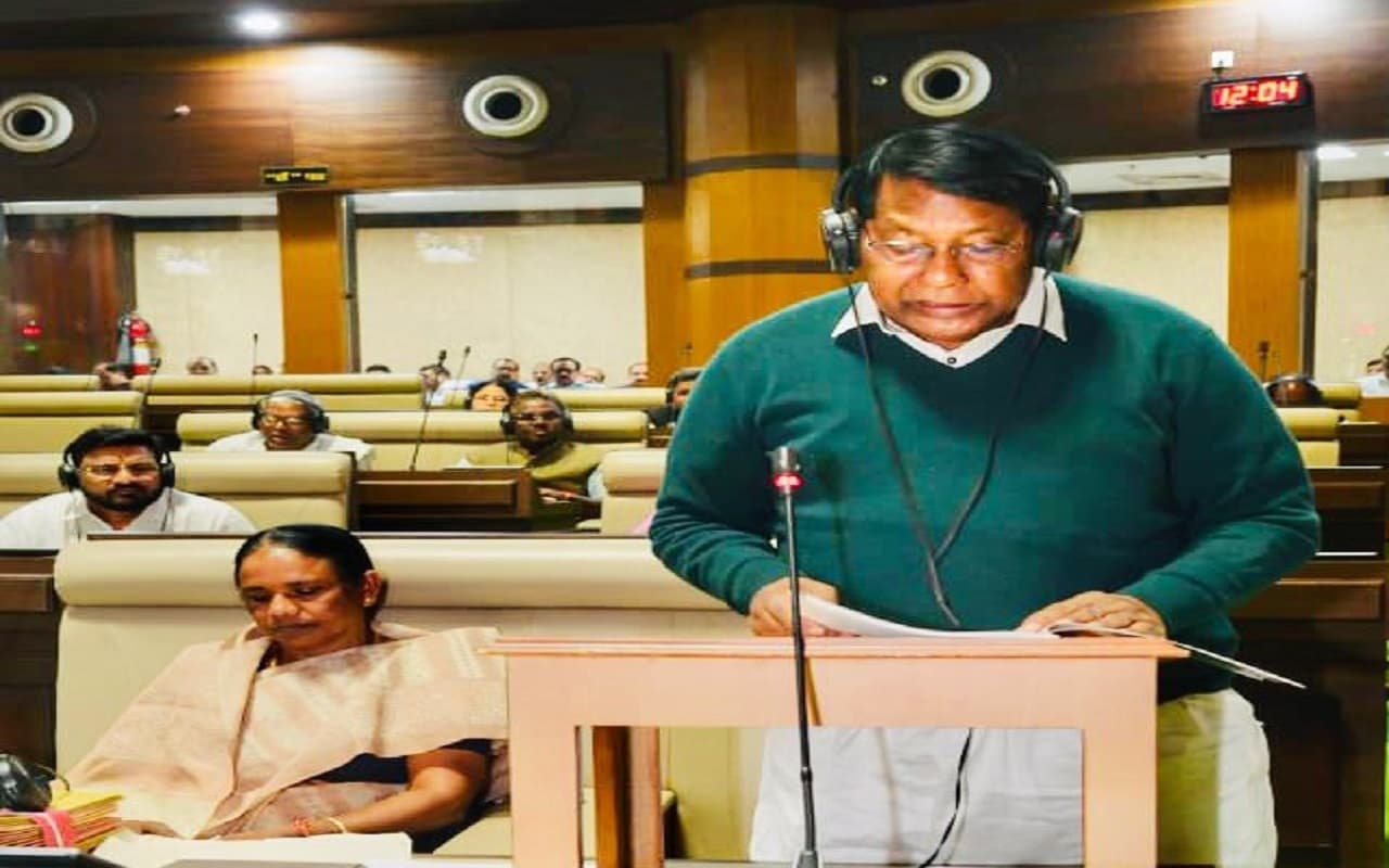 Jharkhand Budget 2023:सीएम हेमंत सोरेन की तारीफ में रामेश्वर उरांव ने पढ़ी रामधारी सिंह दिनकर की कौन सी कविता?