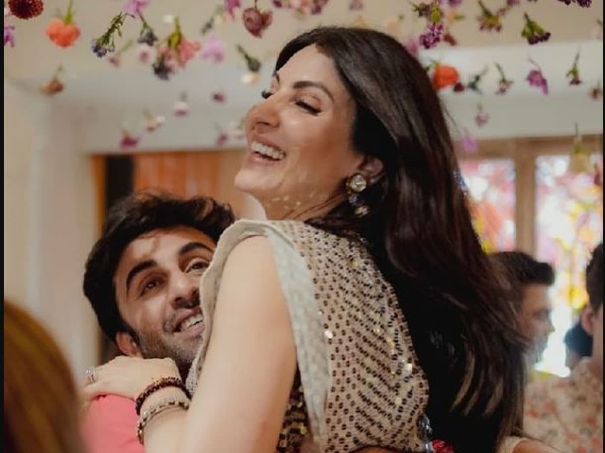 रणबीर कपूर ने बहन रिद्धिमा को गोद में उठाकर किया डांस, भाई-बहन की खास बॉन्डिंग देख फैंस बोले- नजर ना लगे