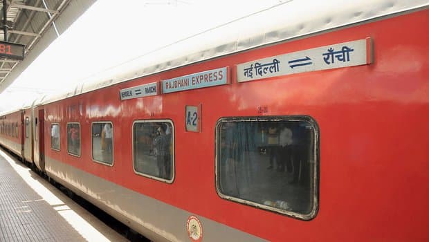 लोहरदगा-टोरी रेल मार्ग पर दौड़ने लगी है राजधानी ट्रेन, जानें किस दिन किस रूट से चलेगी, ये है पूरा टाइम टेबल
