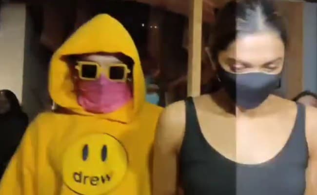 रणवीर सिंह की येलो हुडी पर लिखे इस शब्द का मतलब जानते हैं आप? इतनी है कीमत