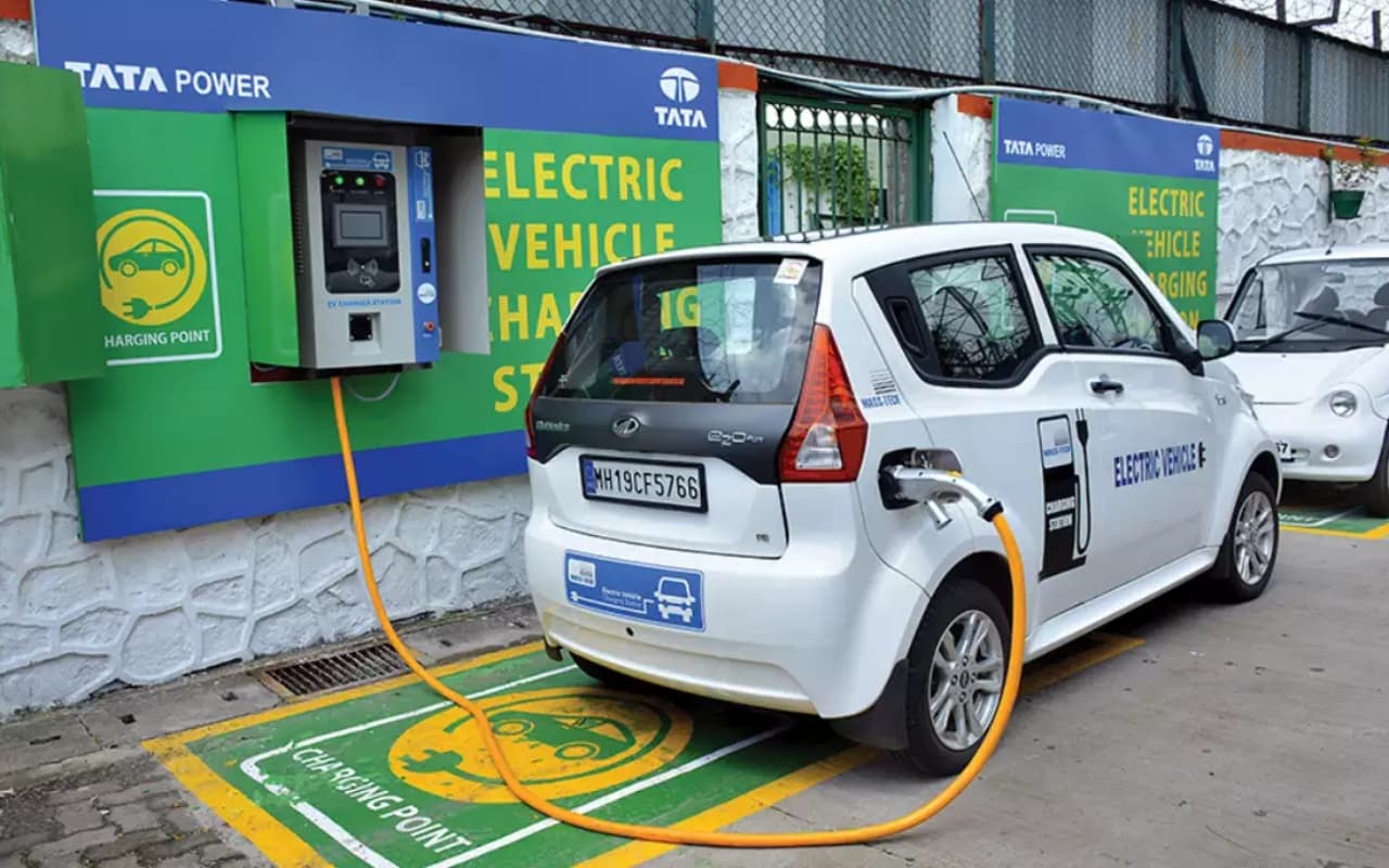 EV Charging Station लगाएं और घर बैठे लाखों कमाएं, जानें क्या है प्रक्रिया?