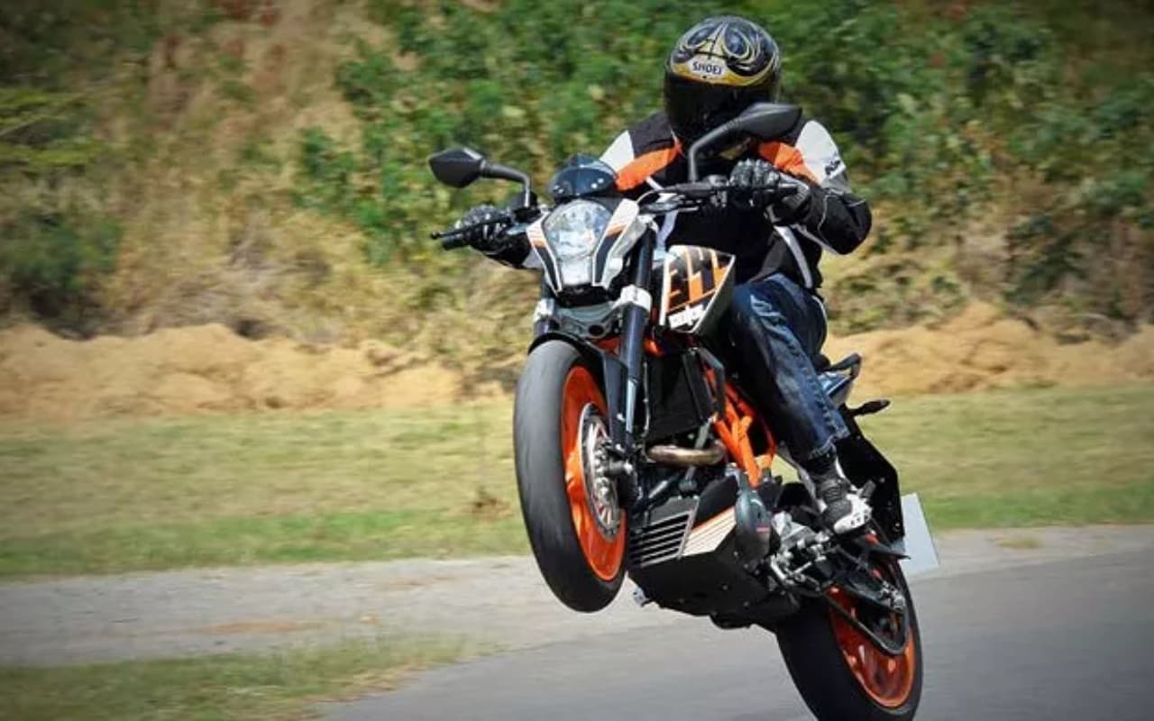 Review: 2024 KTM 390 Duke पावर, परफॉर्मेंस और स्पीड का जबरदस्त कॉम्बिनेशन