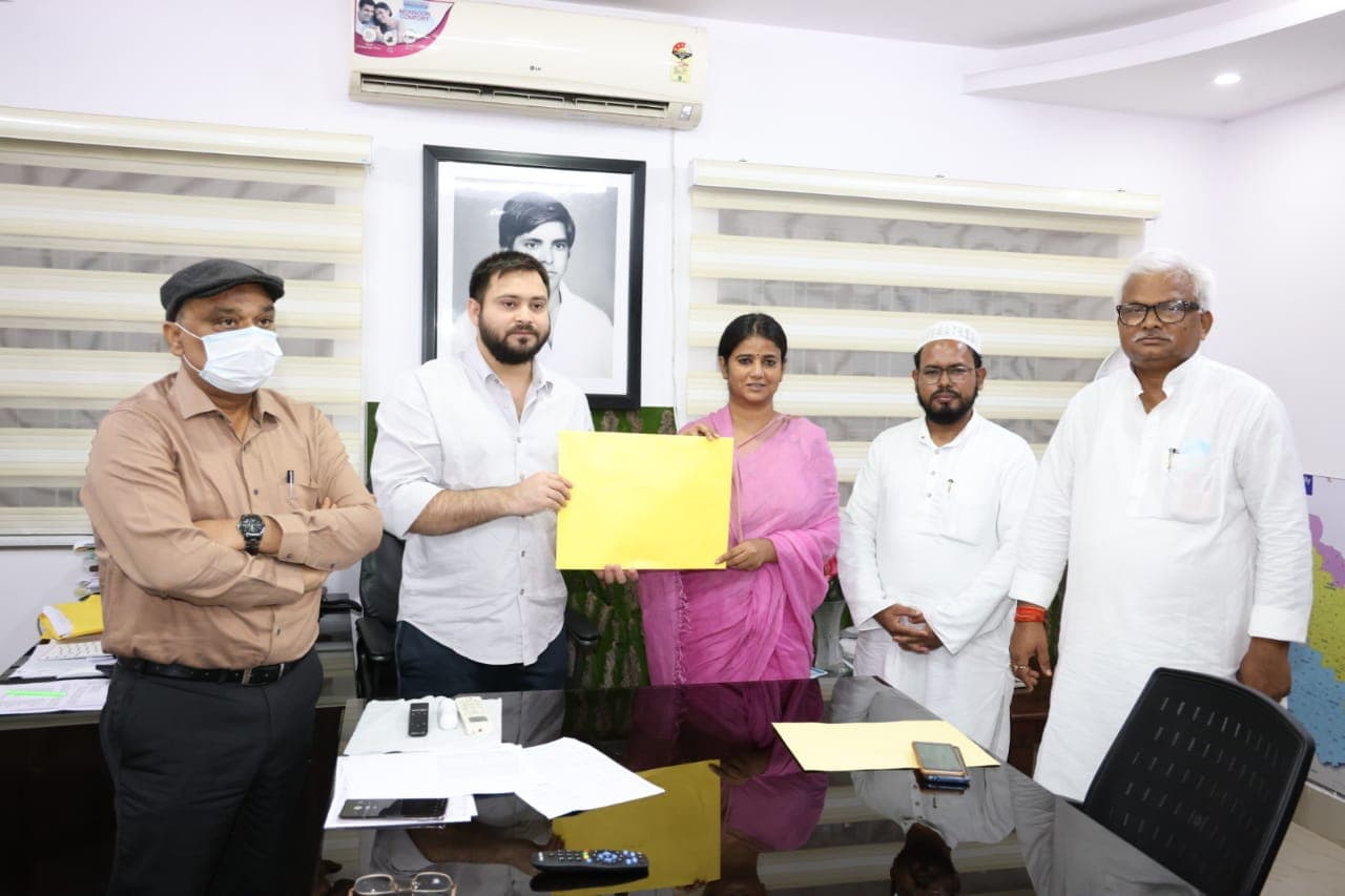 Bihar Assembly Election 2020: RJD ने उस महिला मुखिया को टिकट दिया जिसे BJP सरकार ने किया था सम्मानित Bihar Assembly Election 2020: RJD ने उस महिला मुखिया को टिकट दिया जिसे BJP सरकार ने किया था सम्मानित