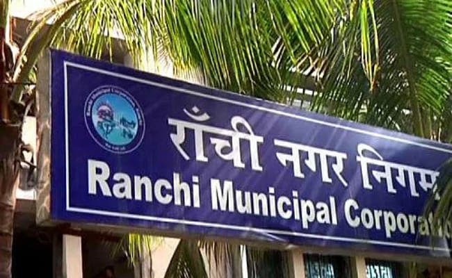 रांची नगर निगम ने जिस कंपनी को दिया साफ सफाई का जिम्मा उसके कर्मियों को पांच माह से वेतन नहीं, मांगने पर देते हैं नौकरी से निकालने की धमकी