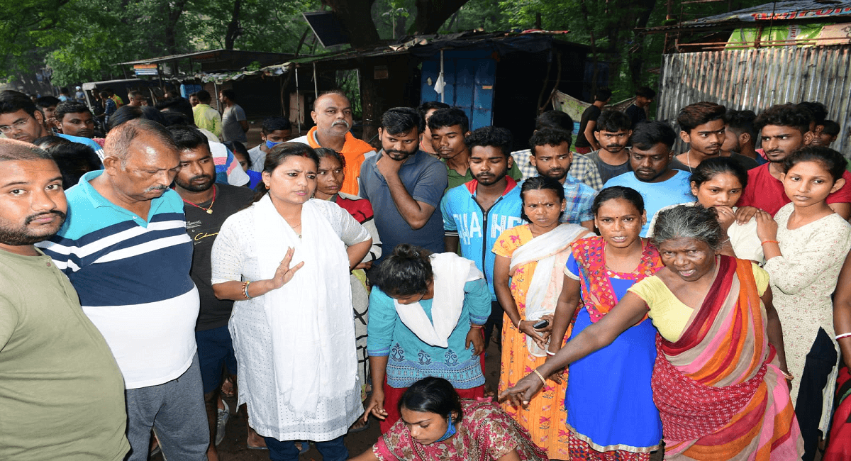 Jharkhand News : सड़क हादसे में डिलीवरी ब्वॉय की मौत, आक्रोशित लोगों ने किया सड़क जाम