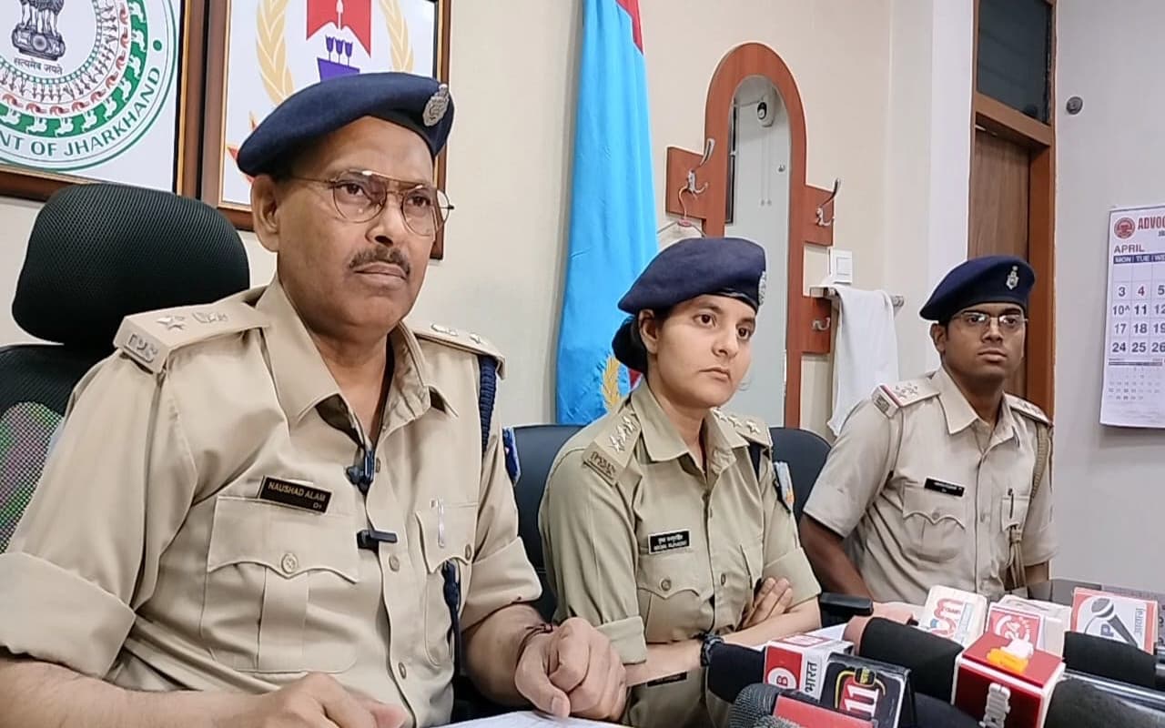 झारखंड : रांची के नामकुम में 2.6 किलो गांजा के साथ महिला सहित 2 आरोपी गिरफ्तार, स्कूटी भी जब्त