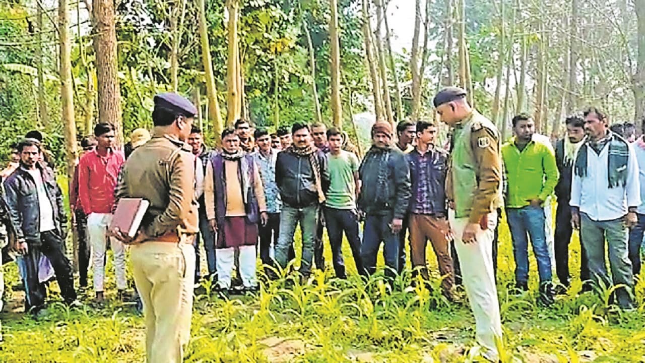 Bihar News: वेलेंटाइन पर प्रेमिका को रात में खेत पर बुलाया, पीछा करते पहुंचा पड़ोसी तो मार दी गोली, मौत Bihar News: वेलेंटाइन पर प्रेमिका को रात में खेत पर बुलाया, पीछा करते पहुंचा पड़ोसी तो मार दी गोली, मौत