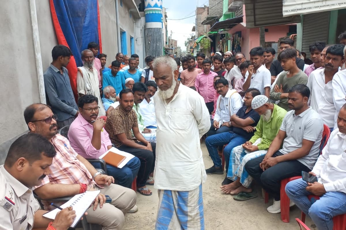 राशन-पानी रोकने का झारखंड की एक पंचायत ने सुनाया था फरमान, अफसर पहुंचे गांव, तब ऐसे सुलझा मामला