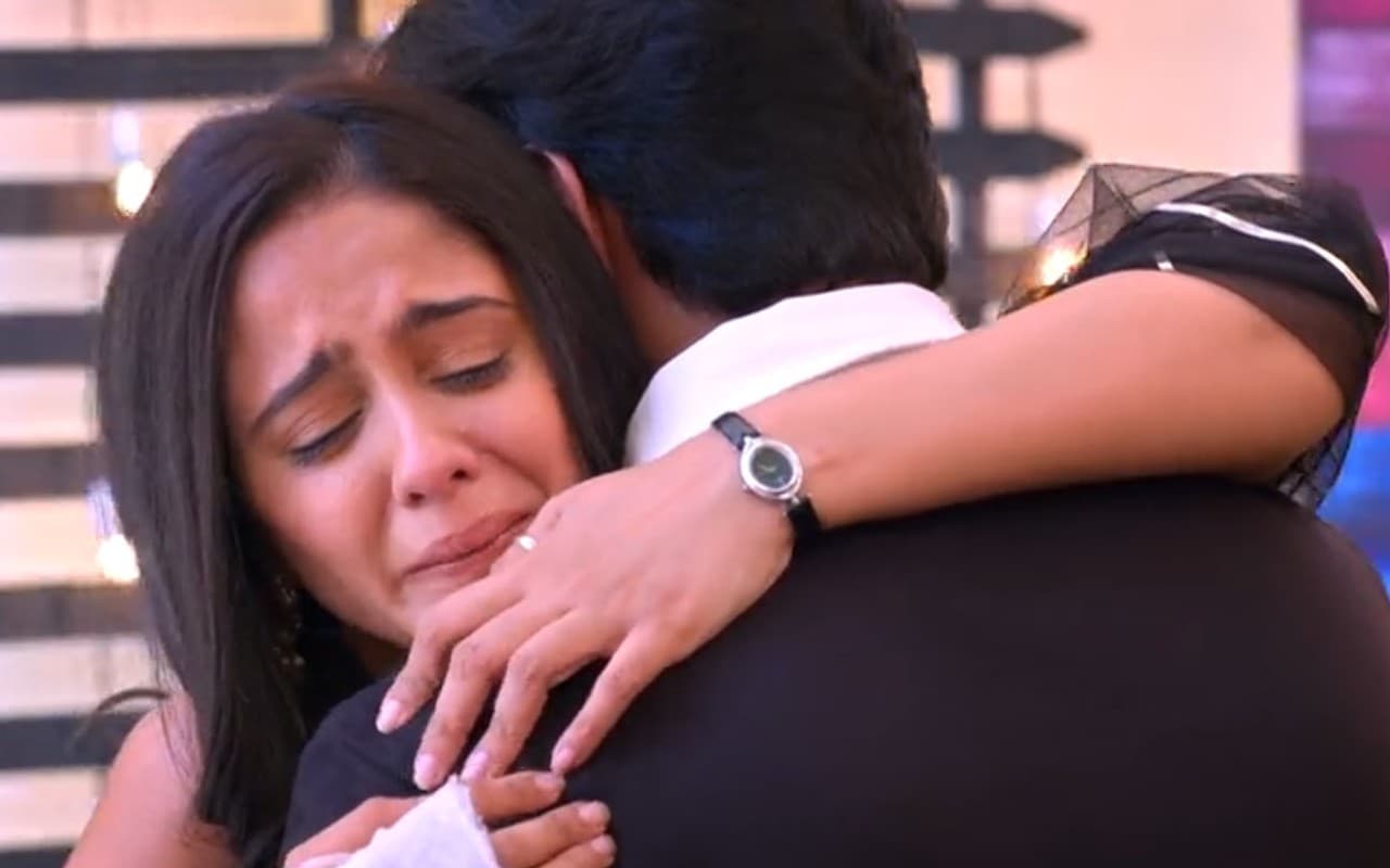 GHKPM Spoiler: सई-विराट को करीब देख पाखी का टूटा सब्र, लगाया ये इल्जाम, आज का एपिसोड होगा खास GHKPM Spoiler: सई-विराट को करीब देख पाखी का टूटा सब्र, लगाया ये इल्जाम, आज का एपिसोड होगा खास