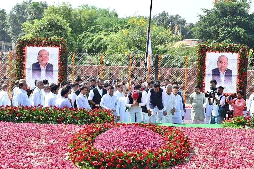 मुलायम सिंह की जयंती पर आज सैफई में भव्य आयोजन, अखिलेश 80 करोड़ के स्मारक का करेंगे शिलान्यास, जानें खासियत मुलायम सिंह की जयंती पर आज सैफई में भव्य आयोजन, अखिलेश 80 करोड़ के स्मारक का करेंगे शिलान्यास, जानें खासियत