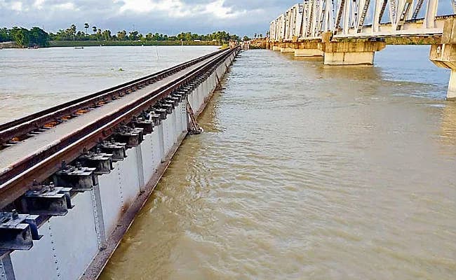 Bihar flood 2021 : समस्तीपुर में बूढ़ी गंडक स्थिर, रोसड़ा में उफान पर, तटबंध में रिसाव