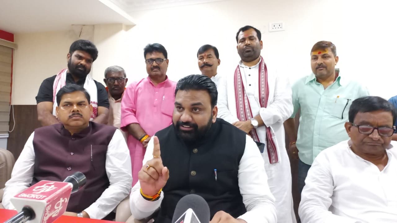 डिप्टी सीएम पर हमलावर हुए सम्राट चौधरी, कहा तेजस्वी यादव कोई कूलर मशीन नहीं कि जिसको चाहे ठंडा कर देंगे डिप्टी सीएम पर हमलावर हुए सम्राट चौधरी, कहा तेजस्वी यादव कोई कूलर मशीन नहीं कि जिसको चाहे ठंडा कर देंगे