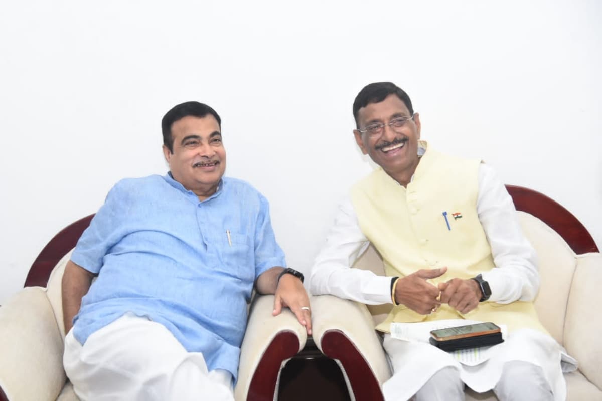 केंद्रीय मंत्री नितिन गडकरी से मिले सांसद संजय सेठ, रातू रोड एलिवेटेड कॉरिडोर का ये नाम रखने का किया आग्रह