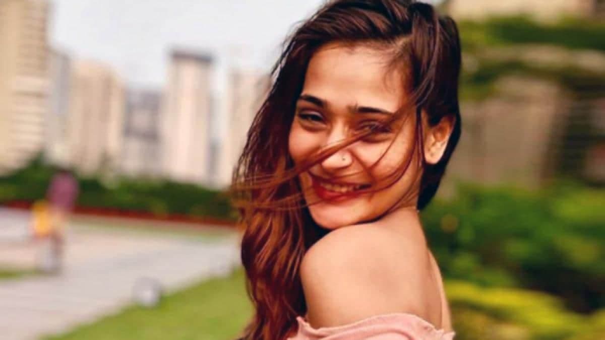 Tujhko Mirchi Lagi Song : ‘कुली नंबर 1’ का नया गाना रिलीज, वरुण सारा के डांस ने जीत लिया दिल Tujhko Mirchi Lagi Song : ‘कुली नंबर 1’ का नया गाना रिलीज, वरुण सारा के डांस ने जीत लिया दिल