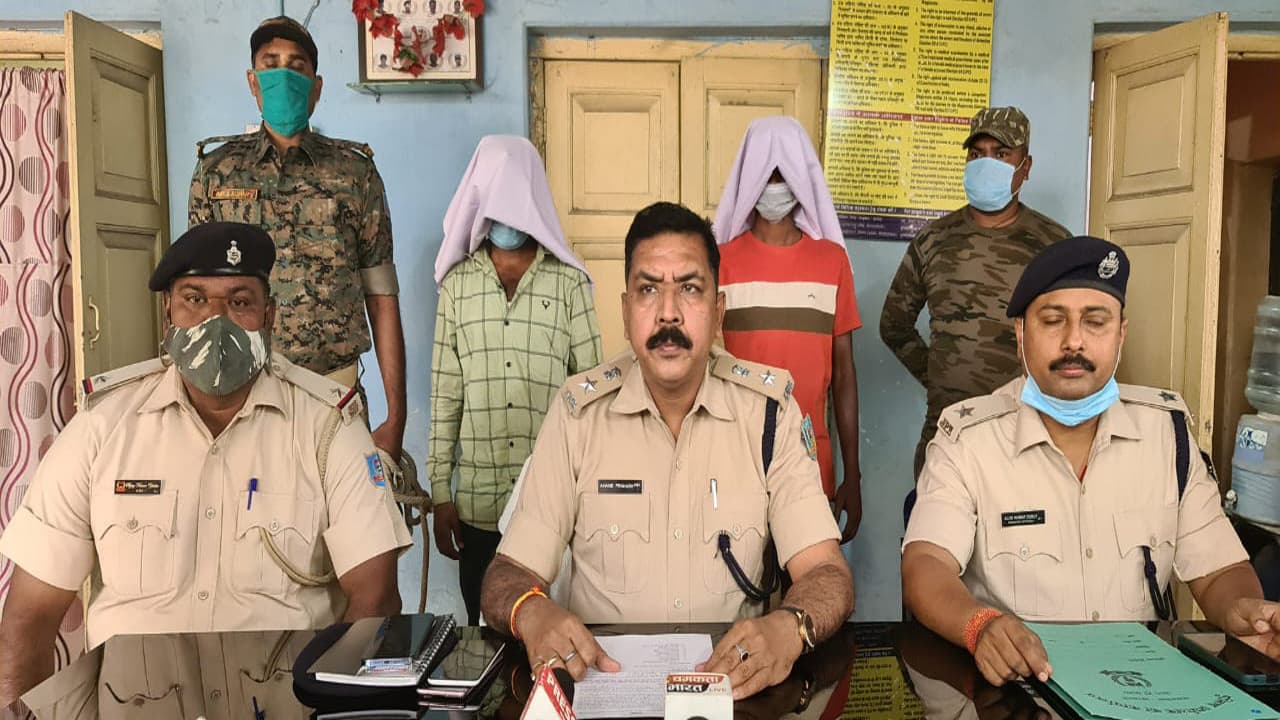 ट्रांसपोर्टर देबू दास हत्या मामले में 2 शूटर गिरफ्तार,बालू व स्क्रैप व्यवसाय के वर्चस्व को लेकर हुआ मर्डर ट्रांसपोर्टर देबू दास हत्या मामले में 2 शूटर गिरफ्तार,बालू व स्क्रैप व्यवसाय के वर्चस्व को लेकर हुआ मर्डर