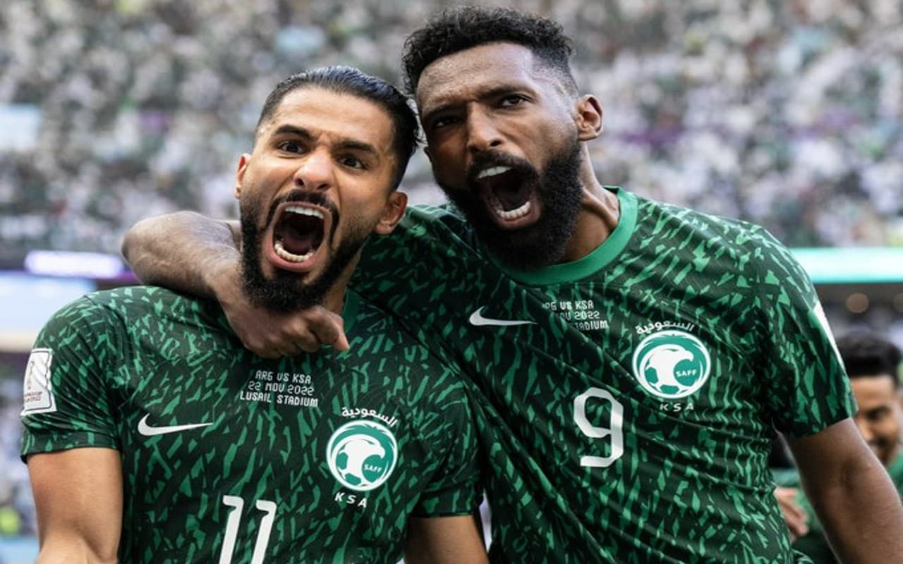 FIFA World Cup: सऊदी अरब ने लियोनेल मेसी की अर्जेंटीना को 2-1 से रौंदा, विश्व कप में रचा इतिहास FIFA World Cup: सऊदी अरब ने लियोनेल मेसी की अर्जेंटीना को 2-1 से रौंदा, विश्व कप में रचा इतिहास