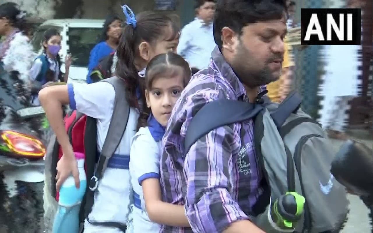 Delhi School Reopen: दिल्ली-एनसीआर में हवा का स्तर अब भी बहुत खराब, आज से खुल गये स्कूल