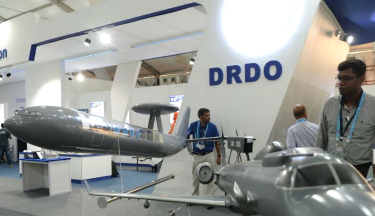 सेना और DRDO की संवेदनशील जानकारी लीक करने के मामले में पत्रकार विवेक रघुवंशी और पूर्व नेवी कमांडर गिरफ्तार