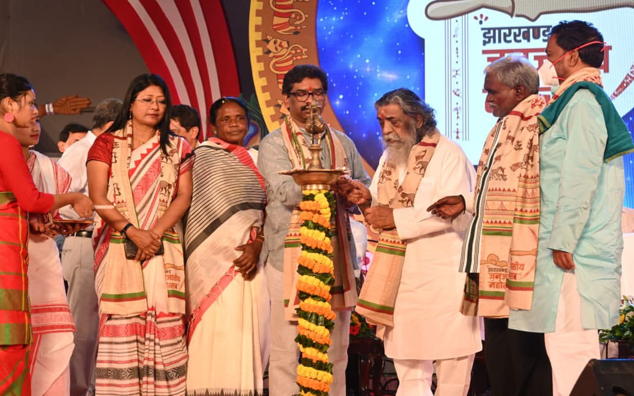 World Indigenous Day 2022: महाजनों से महंगे ब्याज पर लिया कर्ज नहीं करें वापस, CM हेमंत ने की घोषणा