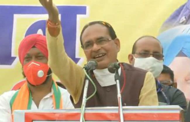 Madhya Pradesh by Election 2020 : घुटने पर शिवराज ! कहा- लोग कहते थे सूपड़ा साफ हो जाएगा…