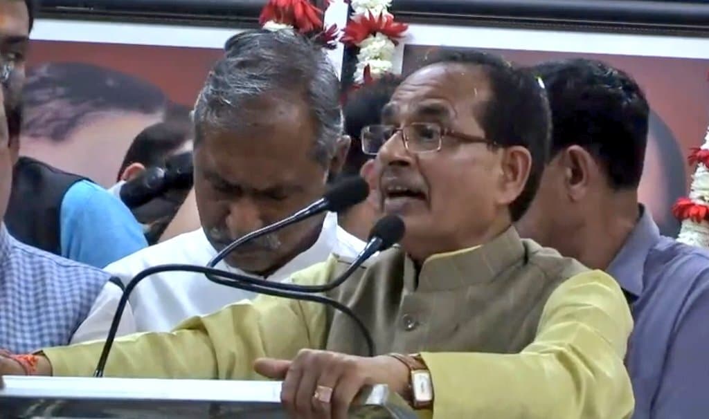 शिवराज ने सिंधिया को बताया विभीषण, कहा- मिलकर कमलनाथ की लंका जलायेंगे