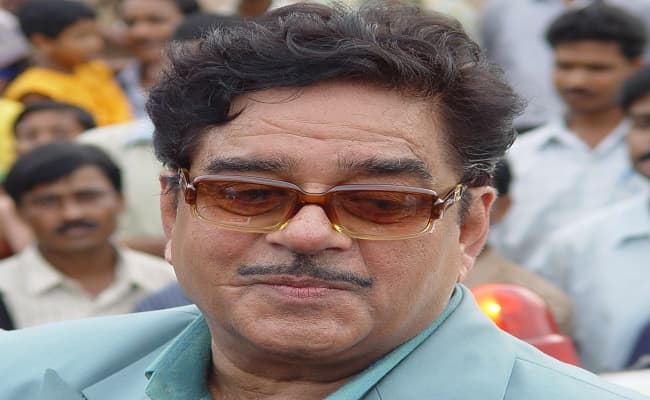 शत्रुघ्न सिन्हा ने ट्वीट कर अमित शाह पर साधा निशाना, फिर कहा- ‘बुरा ना मानो होली है’