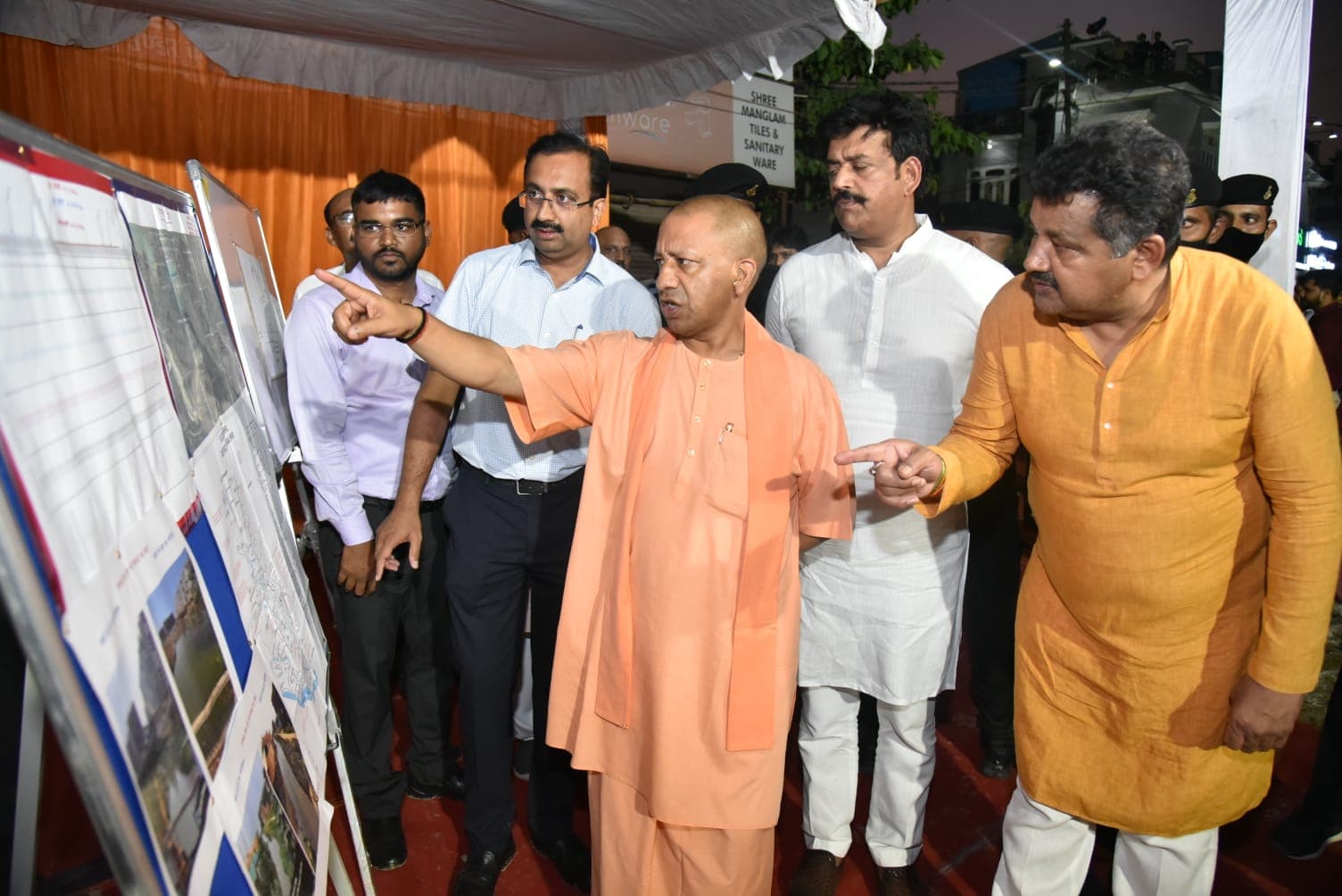गोरखपुर में सीएम योगी आज करेंगे 280 करोड़ के विकास परियोजनाओं का शिलान्यास-लोकार्पण गोरखपुर में सीएम योगी आज करेंगे 280 करोड़ के विकास परियोजनाओं का शिलान्यास-लोकार्पण
