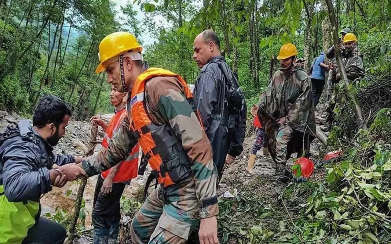 Sikkim: उत्तर सिक्किम में फंसे सभी पर्यटक सुरक्षित, अब जारी नहीं किया जाएगा नया परमिट