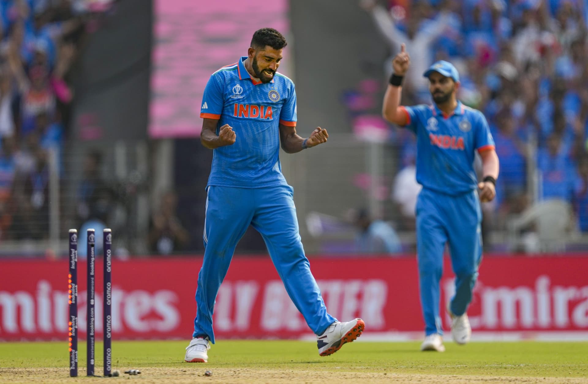 IND VS PAK: मैच के बाद पाकिस्तान के कप्तान बाबर आजम ने विराट से मांगी कुछ खास चीज, कोहली ने नही किया मना