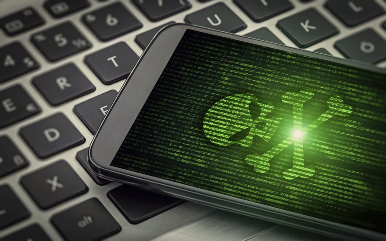 Android Alert : फोन से प्राइवेट डिटेल्स चुरानेवाले इस डेडली वायरस से बच कर रहना जरूरी