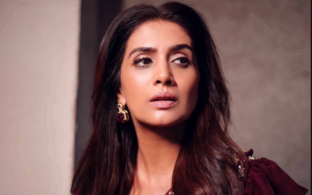 ‘लड़कियों को पैसे वाला ब्वॉयफ्रेंड चाहिए’ वाले बयान पर सोनाली कुलकर्णी ने मांगी माफी, बोलीं- ऐसा कहने के बाद..