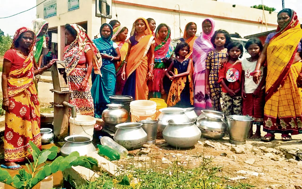 बोकारो के इन दो मोहल्लों में पानी की घोर किल्लत, महिलाएं करती हैं रतजगा